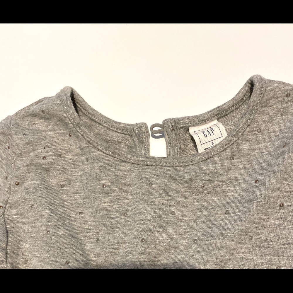 Gap dress for 3yrs old / Toddler . Gray color with gold dots. Wear only once